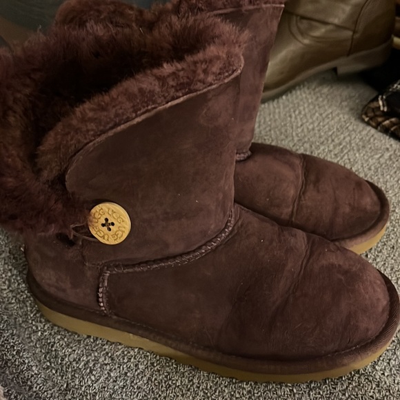 Kids size 4 plum Bailey Button UGG boot. - Picture 2 of 5